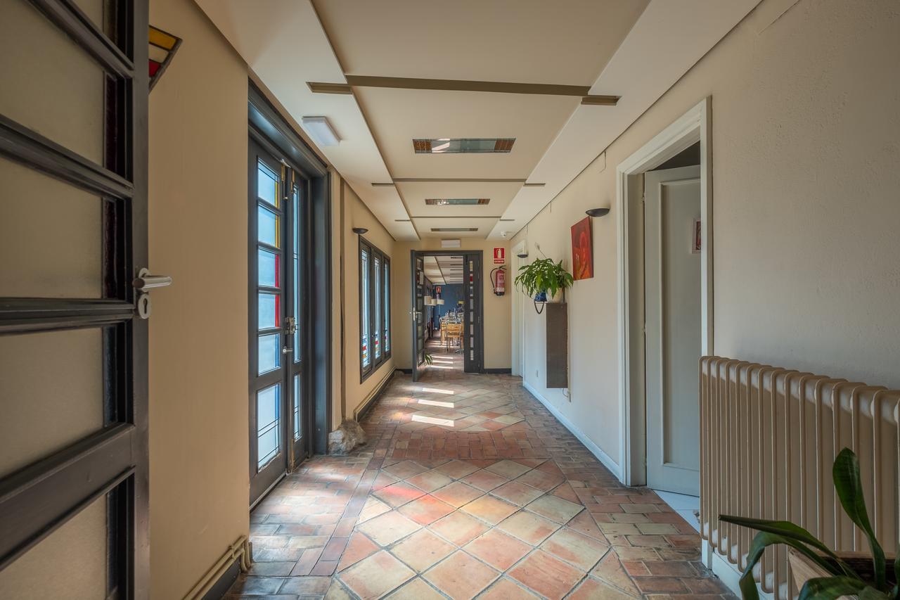 Hotel Posada Santa Maria La Real Aguilar de Campoo Exterior photo