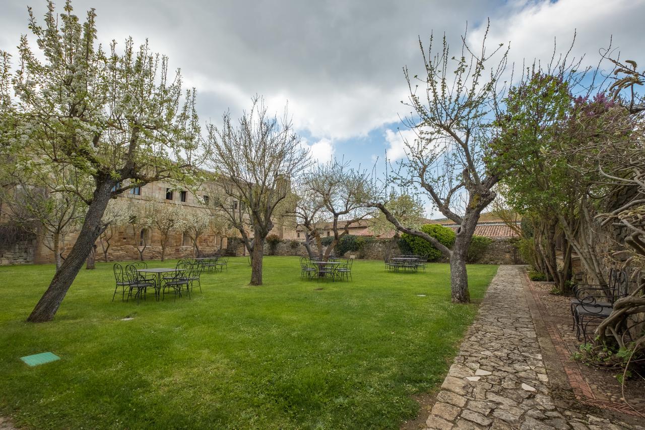 Hotel Posada Santa Maria La Real Aguilar de Campoo Exterior photo
