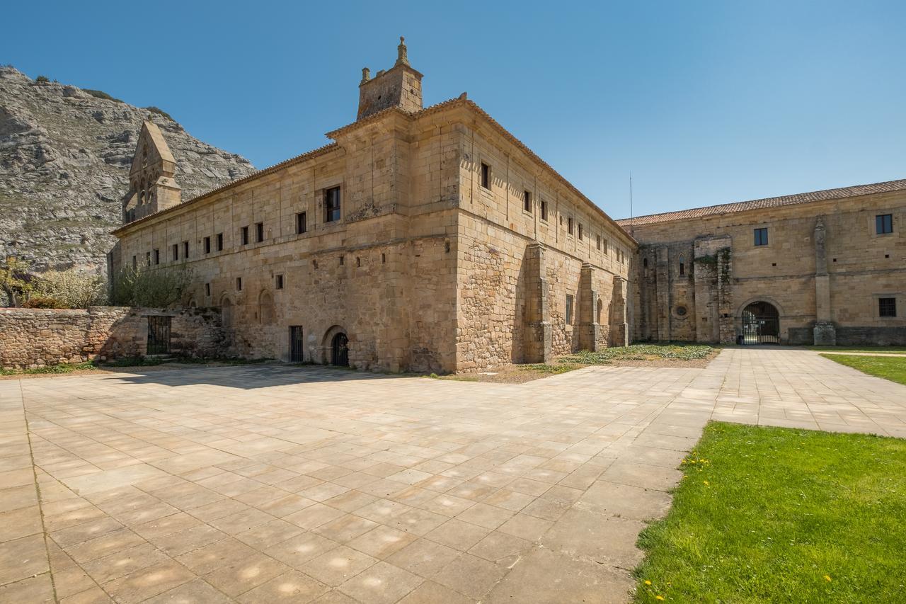 Hotel Posada Santa Maria La Real Aguilar de Campoo Exterior photo